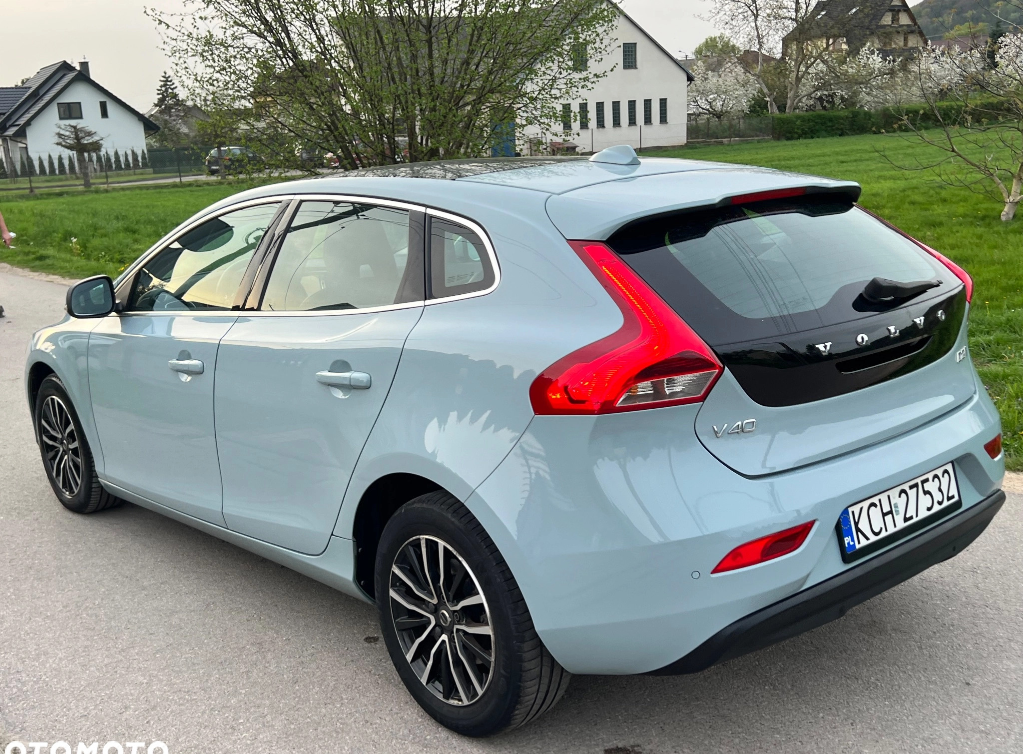 Volvo V40 cena 59900 przebieg: 165500, rok produkcji 2017 z Chrzanów małe 781